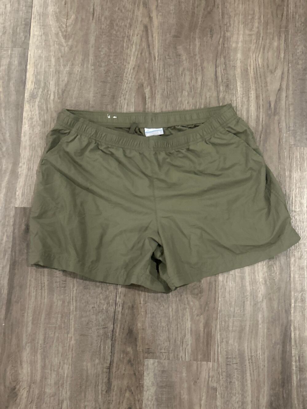 Men’s Columbia Shorts 5 in inseam size Large